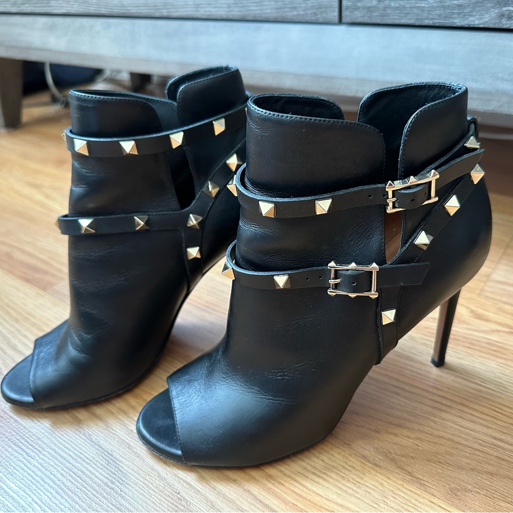 Valentino Garavani Rockstud Peep-toe Booties black gold studs sz 39 us 9